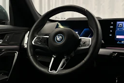 vihreä BMW iX1 2025 kuva 15.