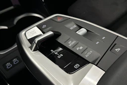 vihreä BMW iX1 2025 kuva 26.
