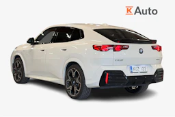 valkoinen BMW iX2 2024 kuva 2.