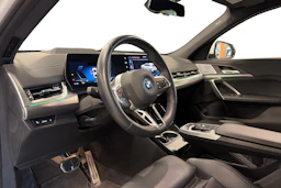 valkoinen BMW iX2 2024 kuva 3.