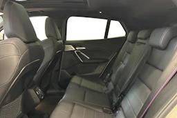 valkoinen BMW iX2 2024 kuva 8.