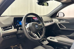 valkoinen BMW iX2 2024 kuva 10.
