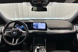 valkoinen BMW iX2 2024 kuva 11.