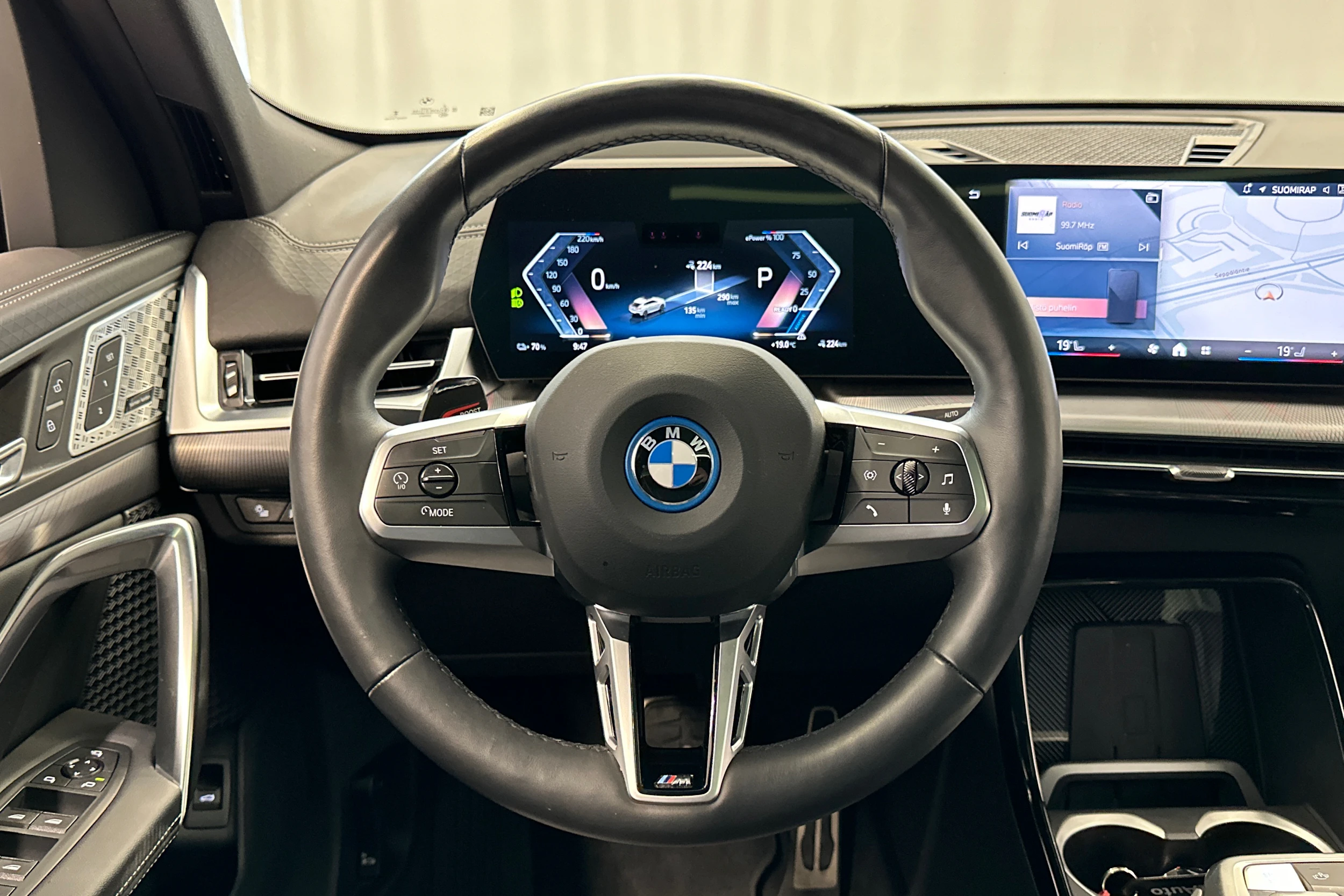 valkoinen BMW iX2 2024 kuva 12.