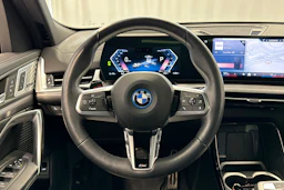 valkoinen BMW iX2 2024 kuva 12.