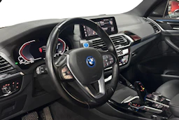 valkoinen BMW iX3 2021 kuva 3.