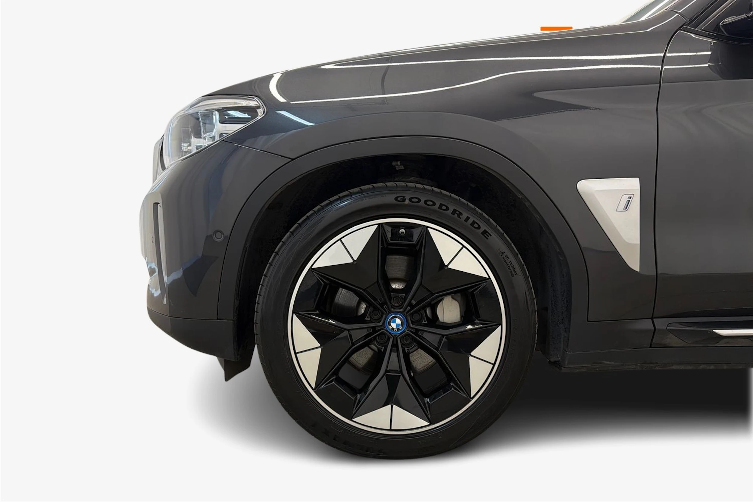 harmaa BMW iX3 2021 kuva 9.