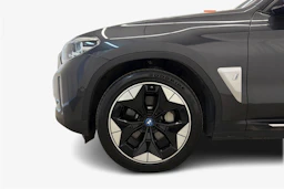 harmaa BMW iX3 2021 kuva 9.