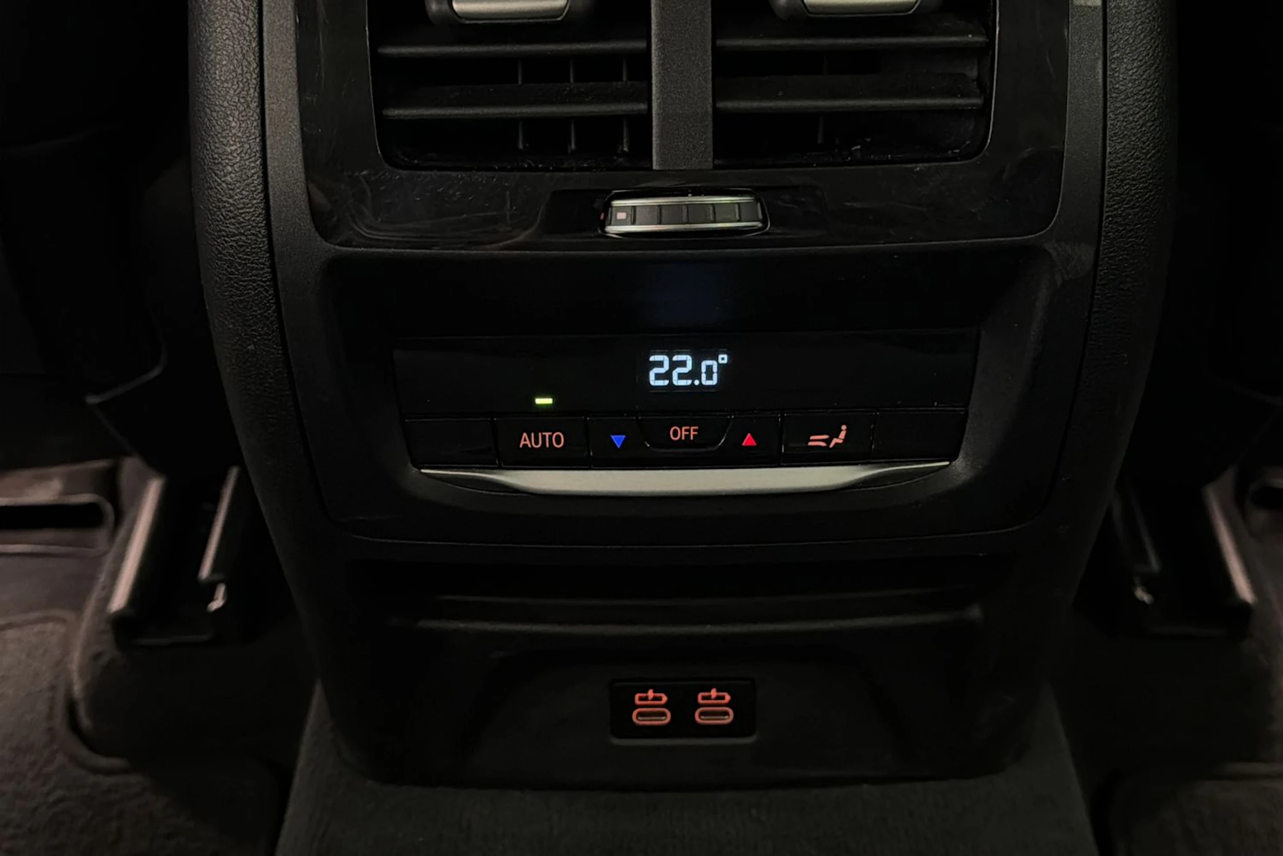 harmaa BMW iX3 2021 kuva 15.