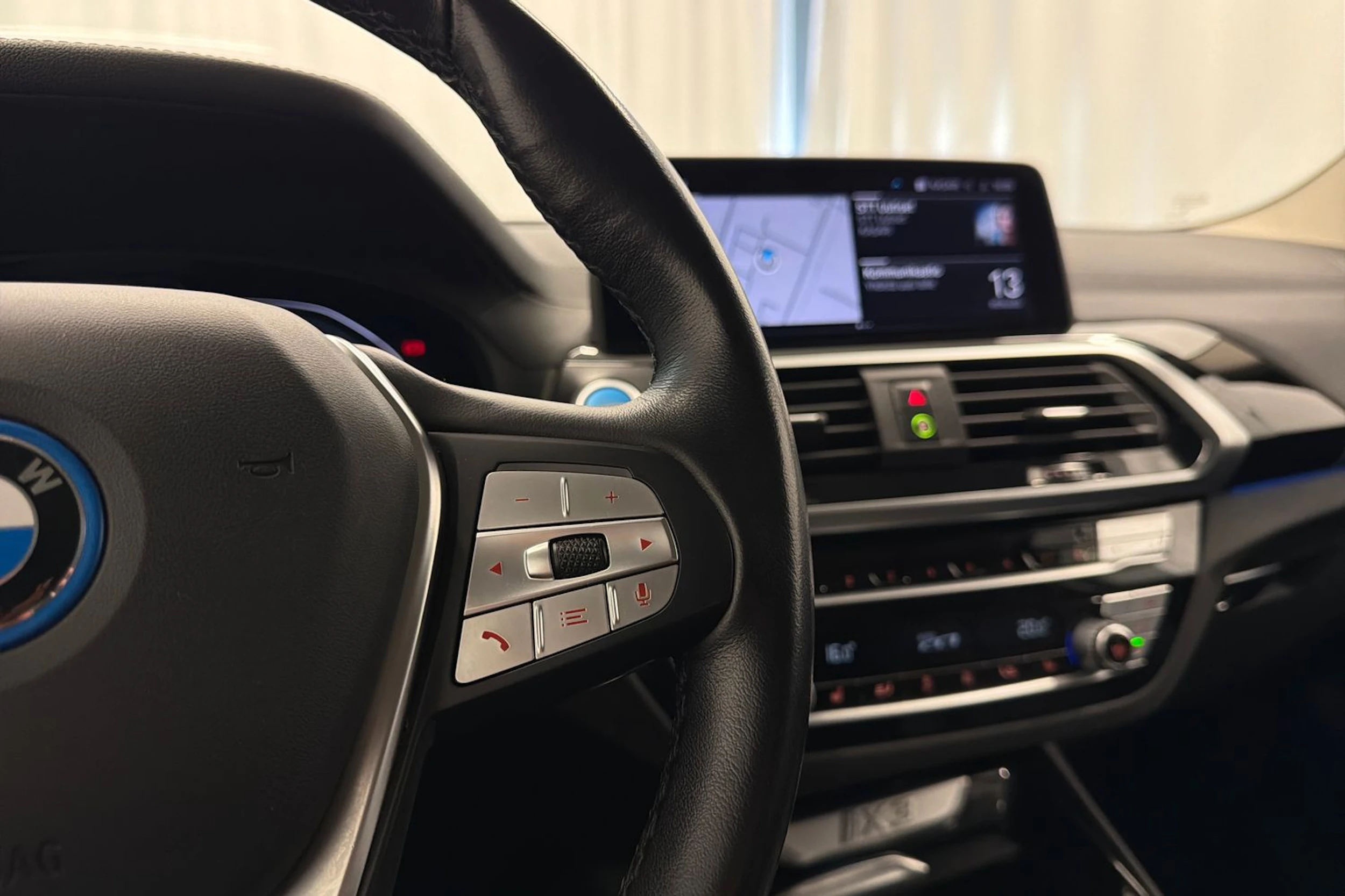 harmaa BMW iX3 2021 kuva 22.