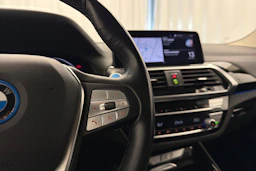 harmaa BMW iX3 2021 kuva 22.