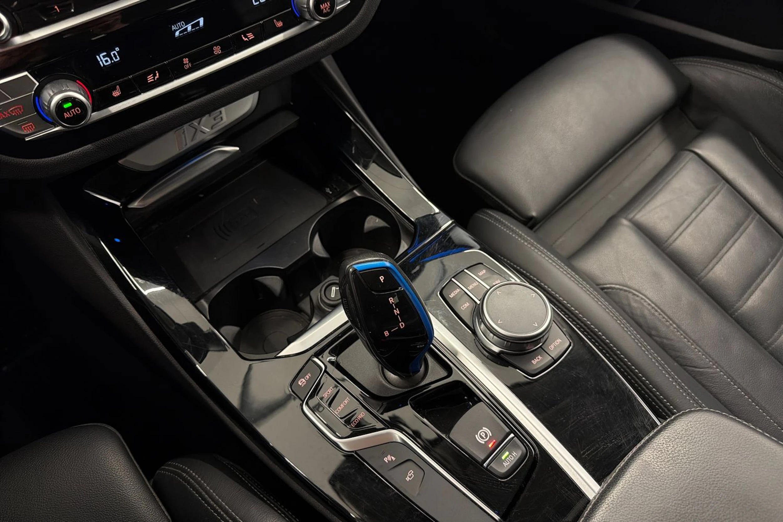 harmaa BMW iX3 2021 kuva 23.