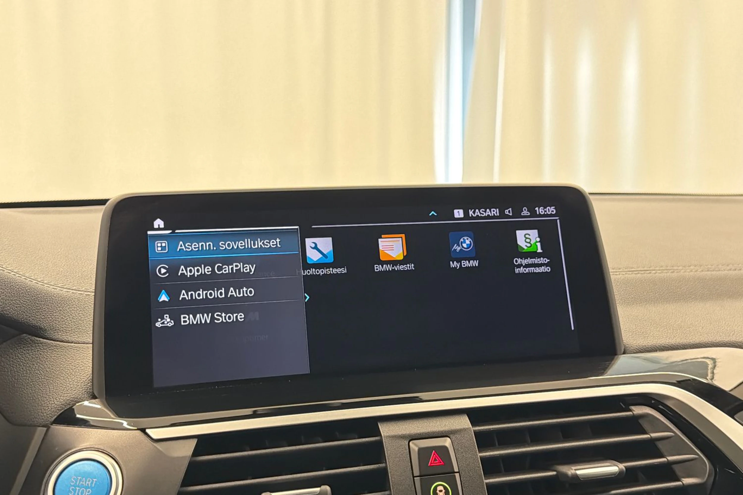 harmaa BMW iX3 2021 kuva 30.