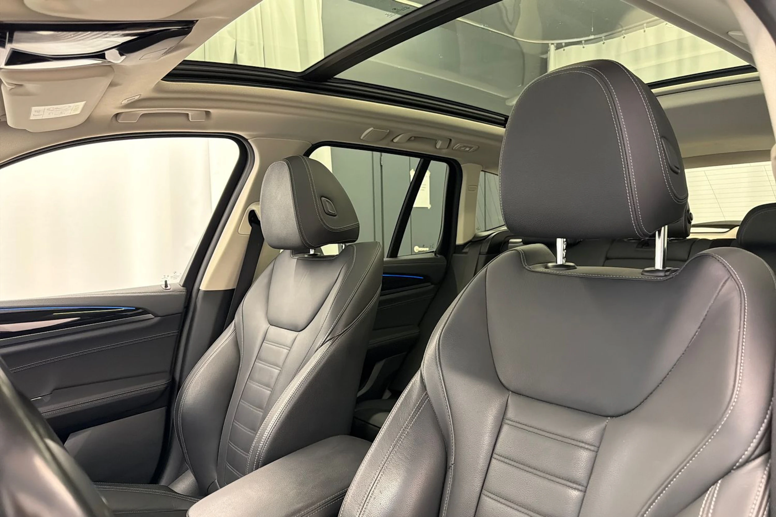 harmaa BMW iX3 2021 kuva 34.