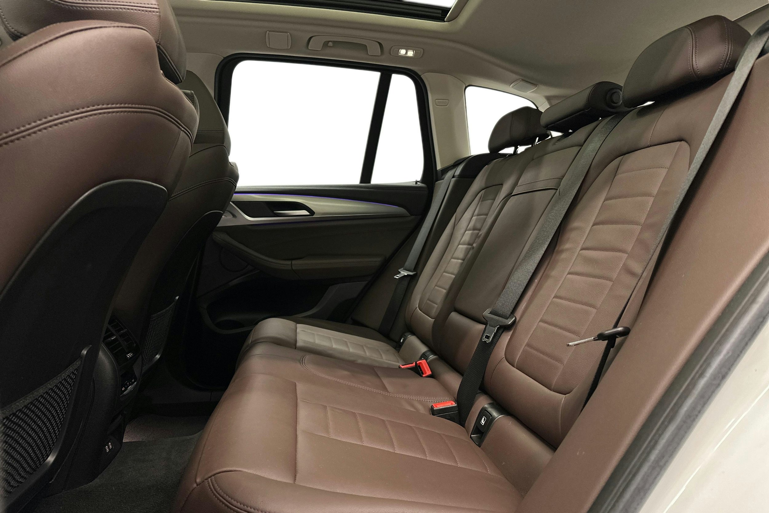 valkoinen BMW iX3 2021 kuva 10.