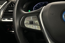 valkoinen BMW iX3 2021 kuva 14.