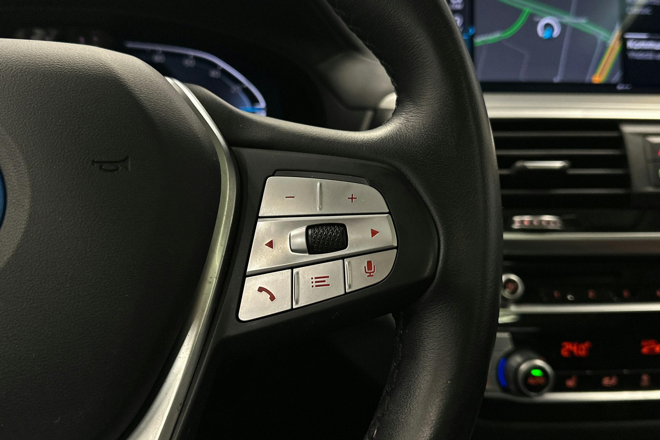 valkoinen BMW iX3 2021 kuva 15.