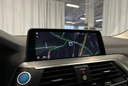 valkoinen BMW iX3 2021 kuva 18.