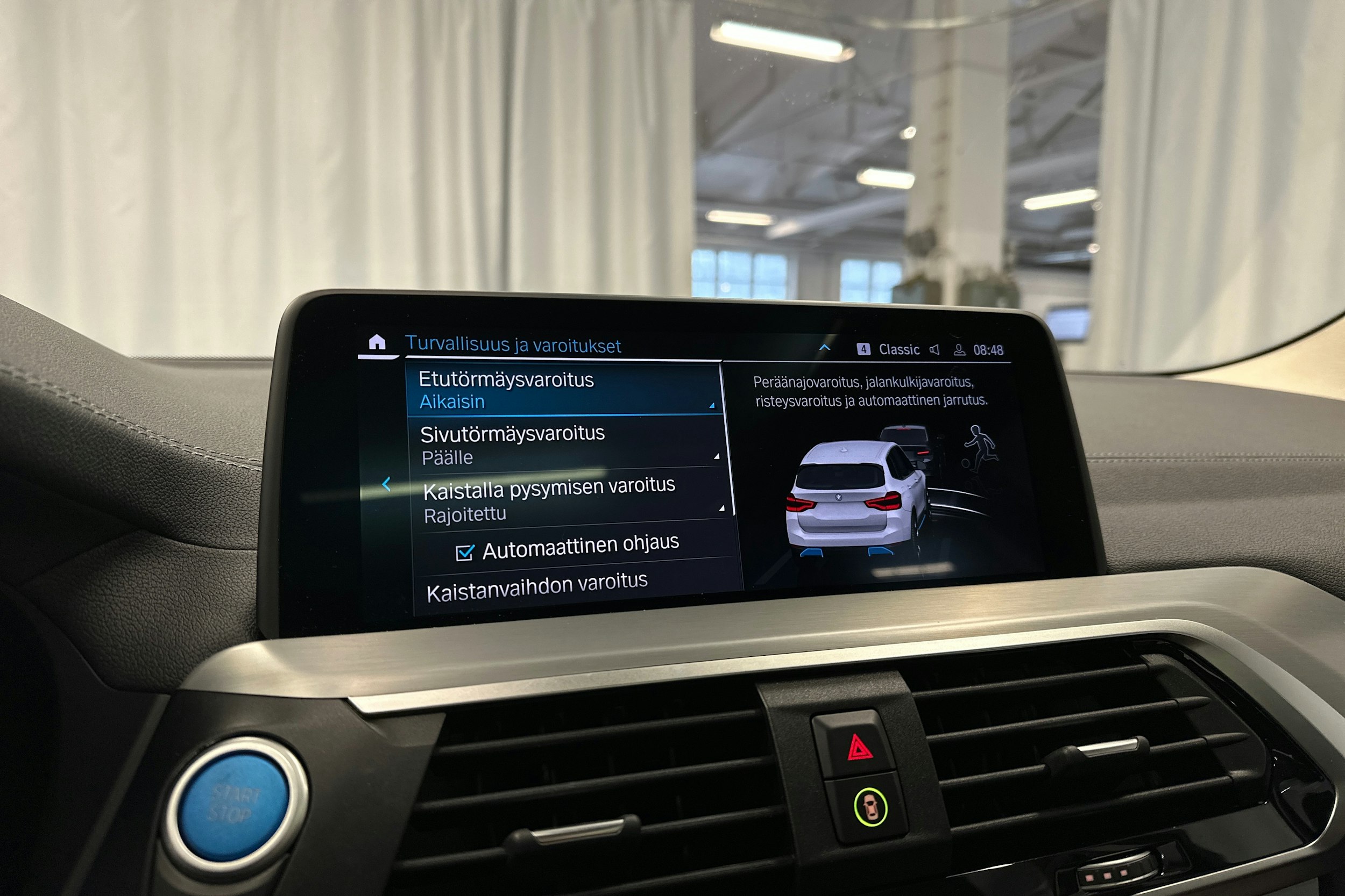 valkoinen BMW iX3 2021 kuva 22.