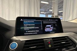 valkoinen BMW iX3 2021 kuva 22.