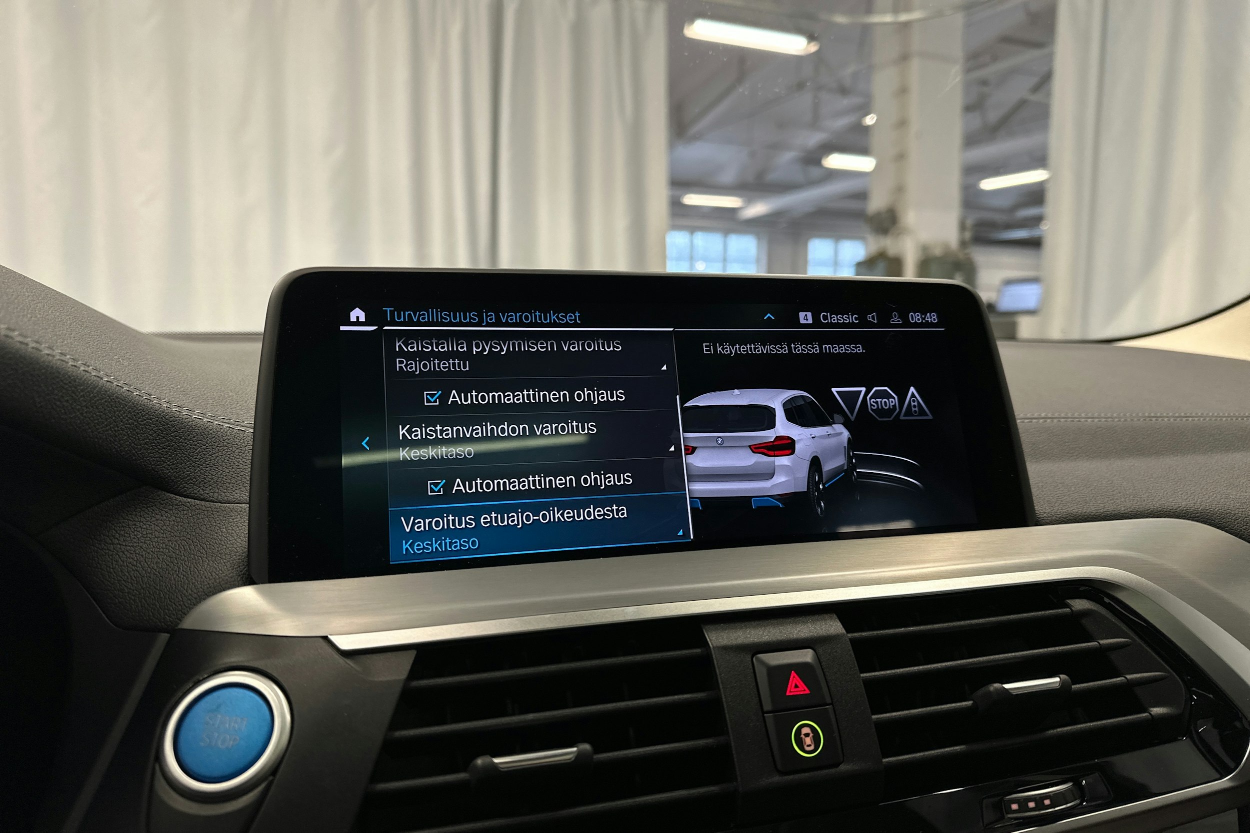 valkoinen BMW iX3 2021 kuva 23.