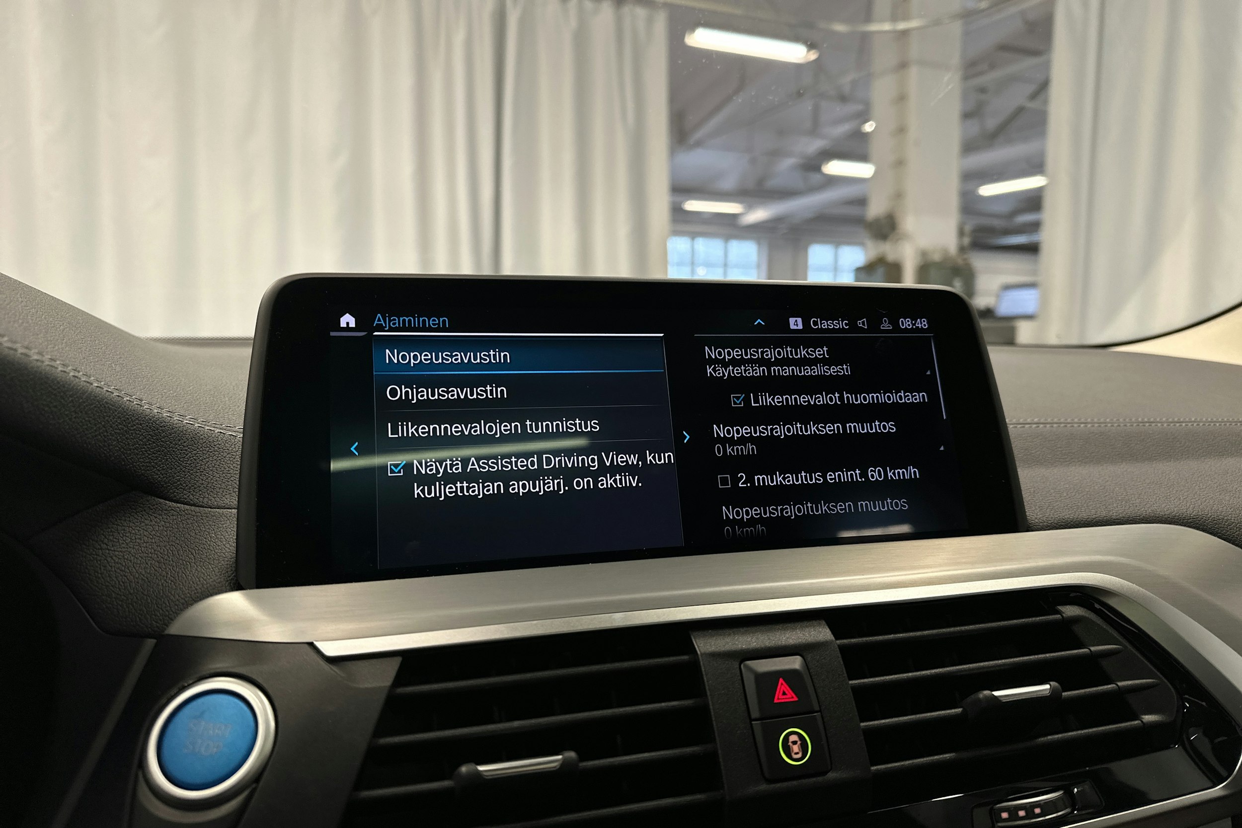 valkoinen BMW iX3 2021 kuva 24.