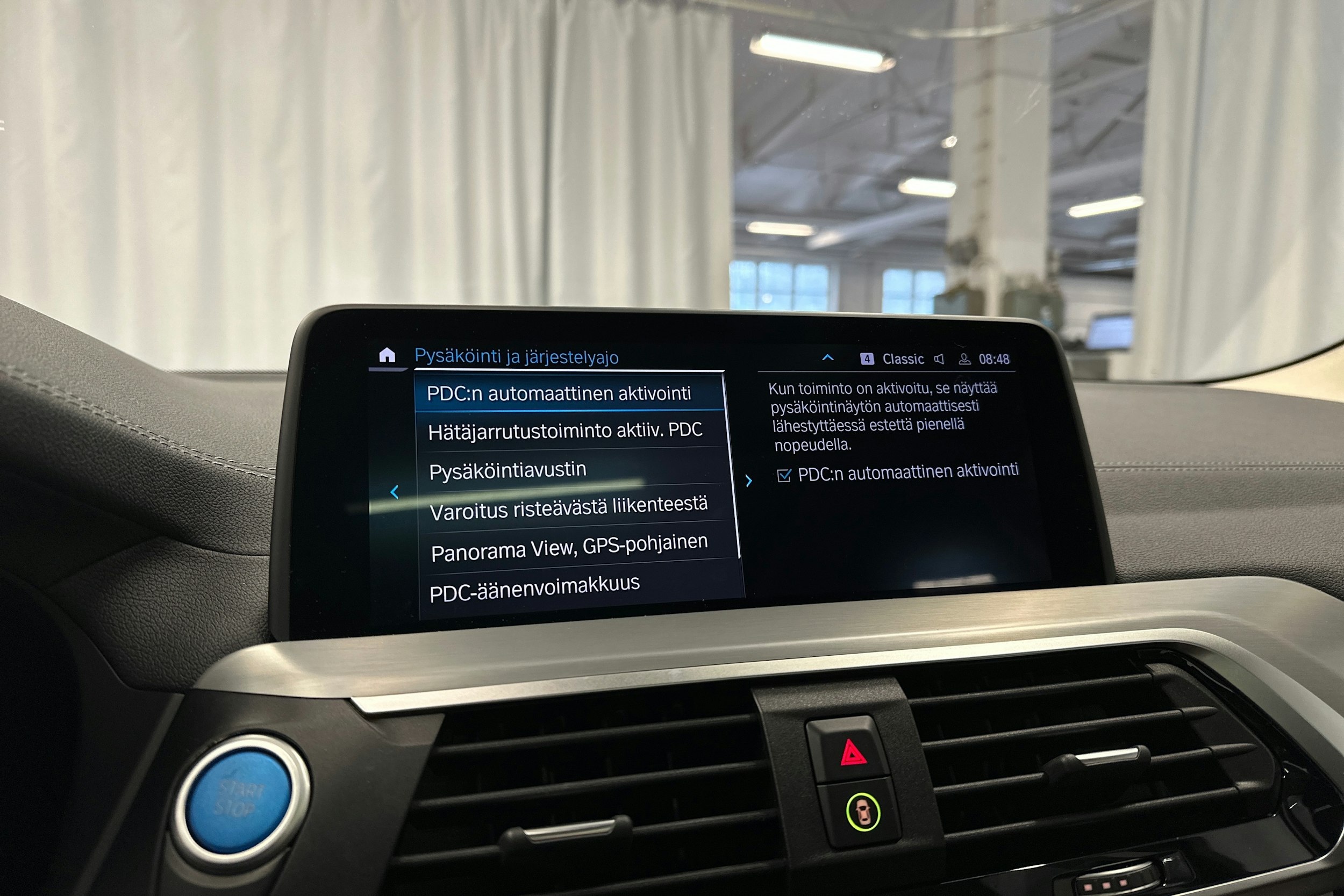 valkoinen BMW iX3 2021 kuva 25.