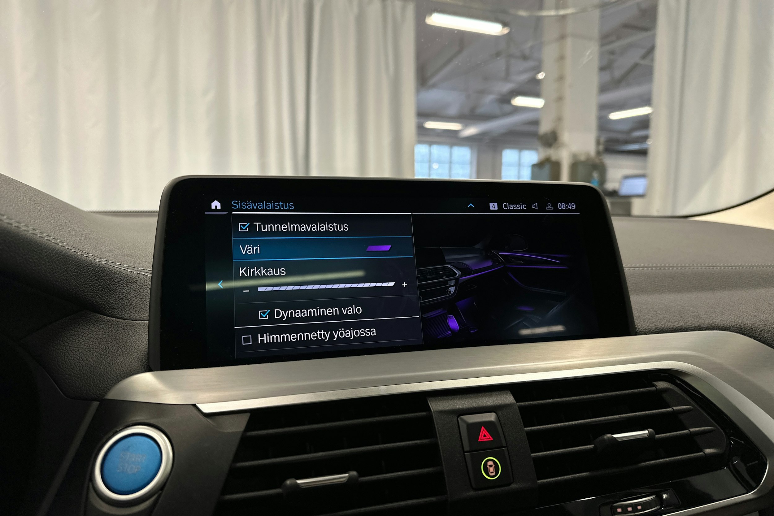 valkoinen BMW iX3 2021 kuva 26.