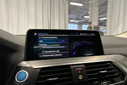 valkoinen BMW iX3 2021 kuva 26.