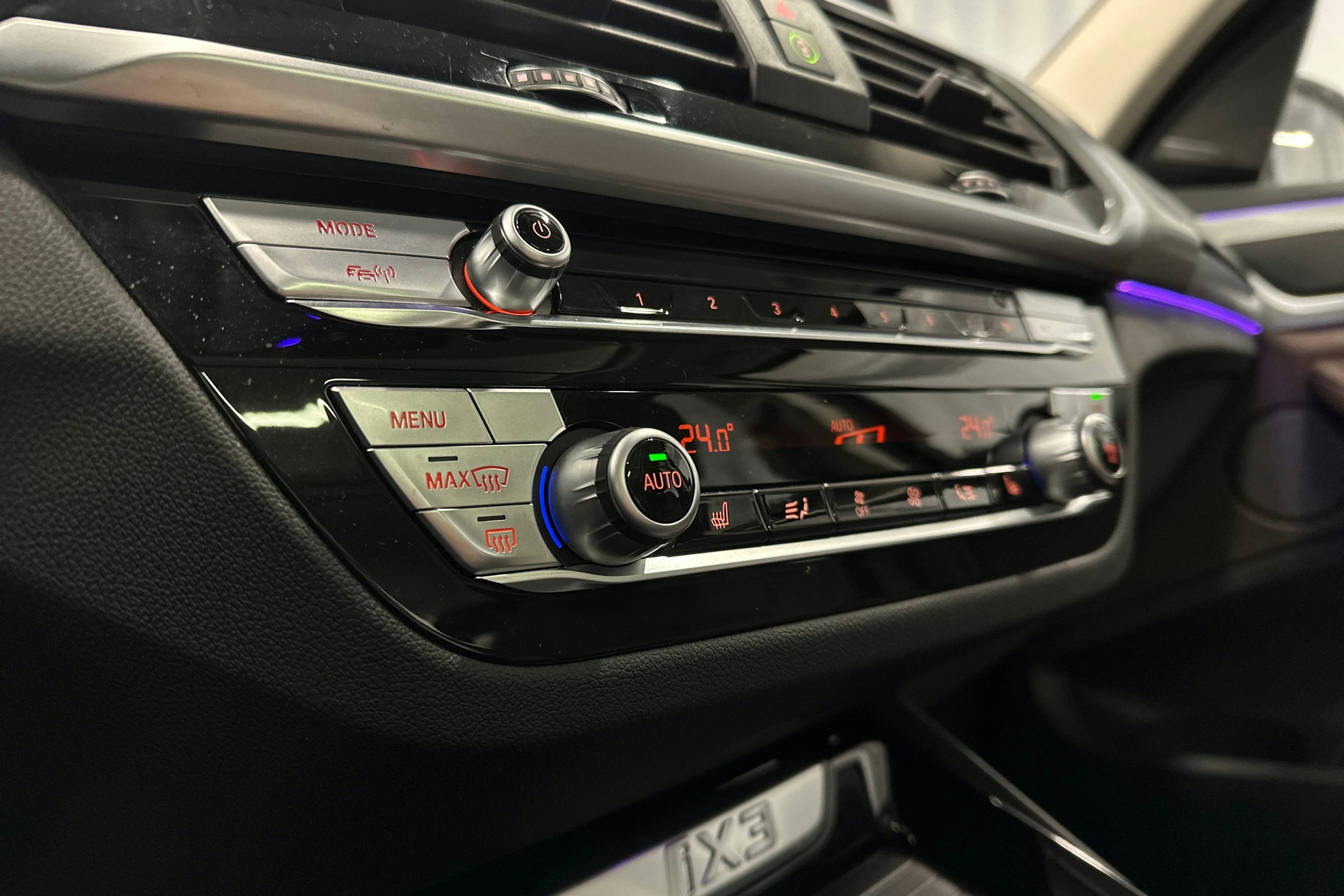 valkoinen BMW iX3 2021 kuva 27.