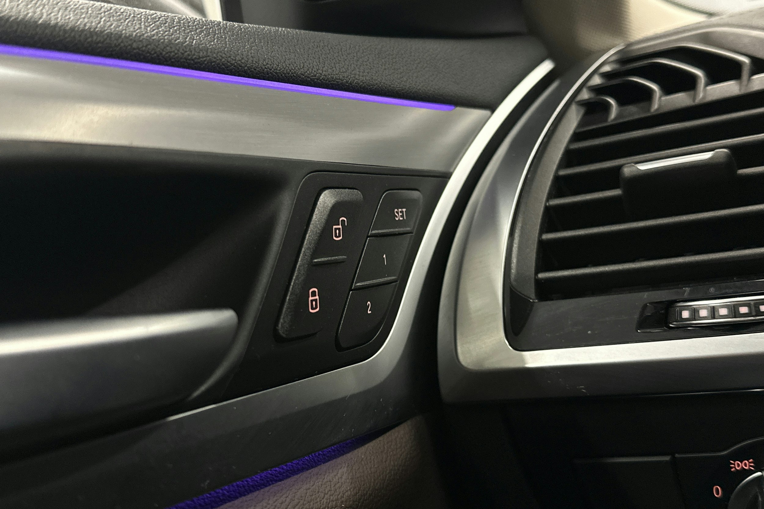 valkoinen BMW iX3 2021 kuva 30.