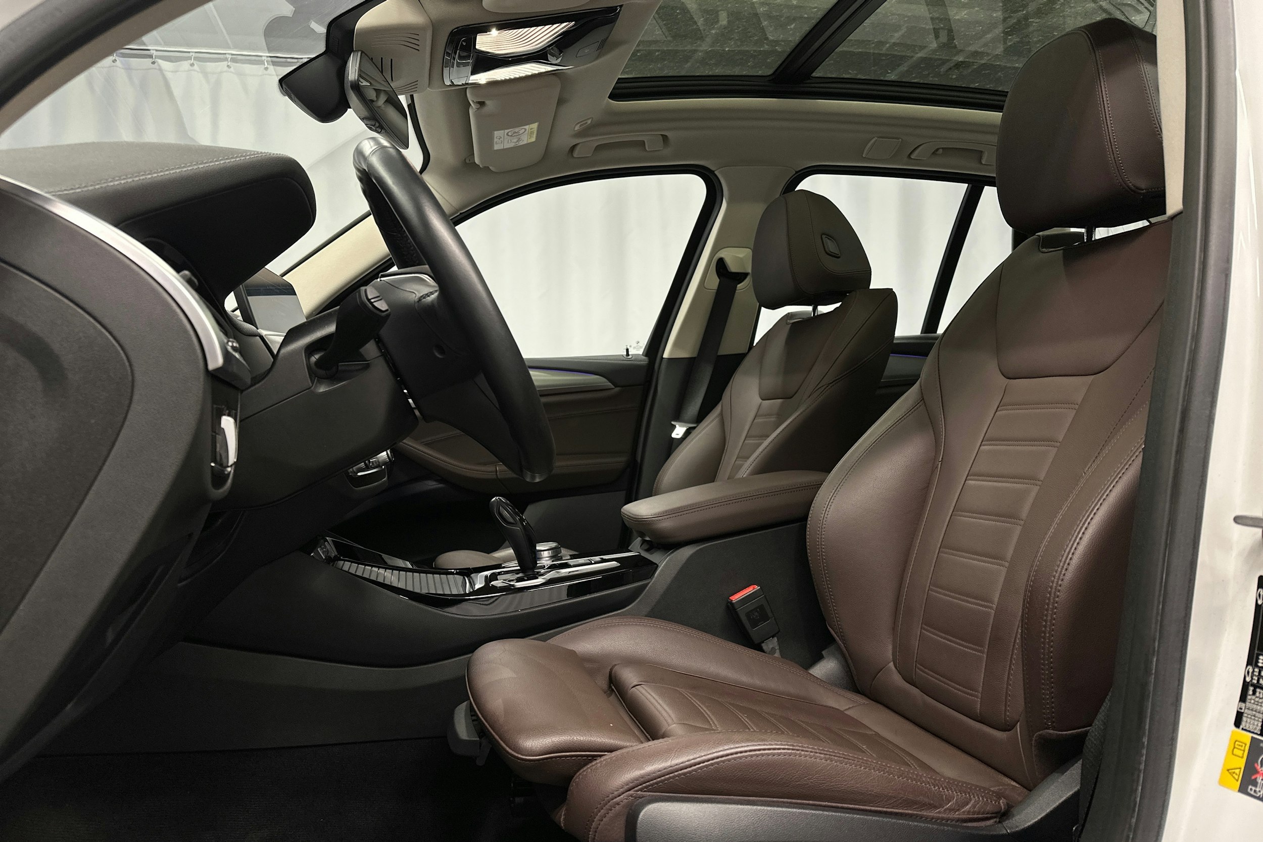 valkoinen BMW iX3 2021 kuva 31.