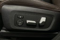 valkoinen BMW iX3 2021 kuva 32.