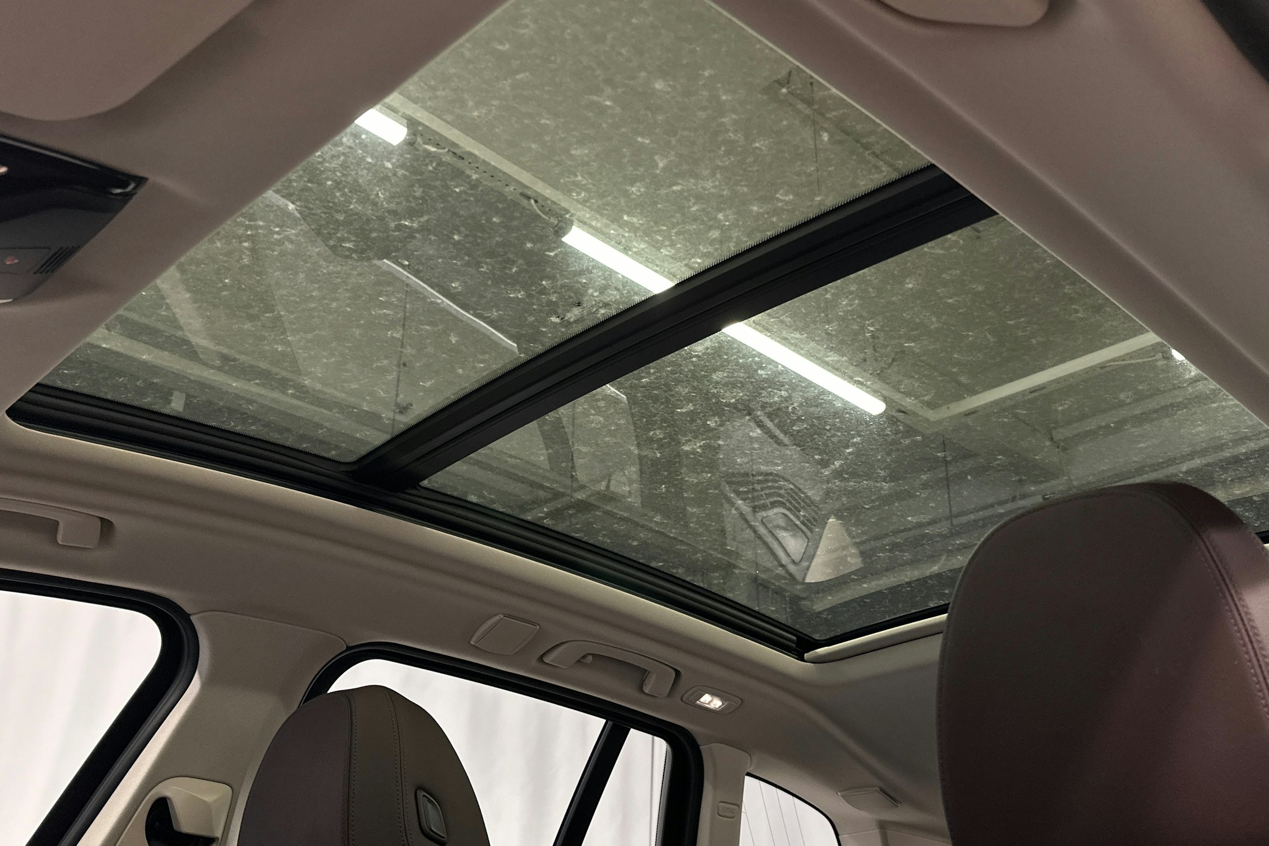 valkoinen BMW iX3 2021 kuva 33.