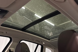 valkoinen BMW iX3 2021 kuva 33.