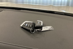 valkoinen BMW iX3 2021 kuva 36.