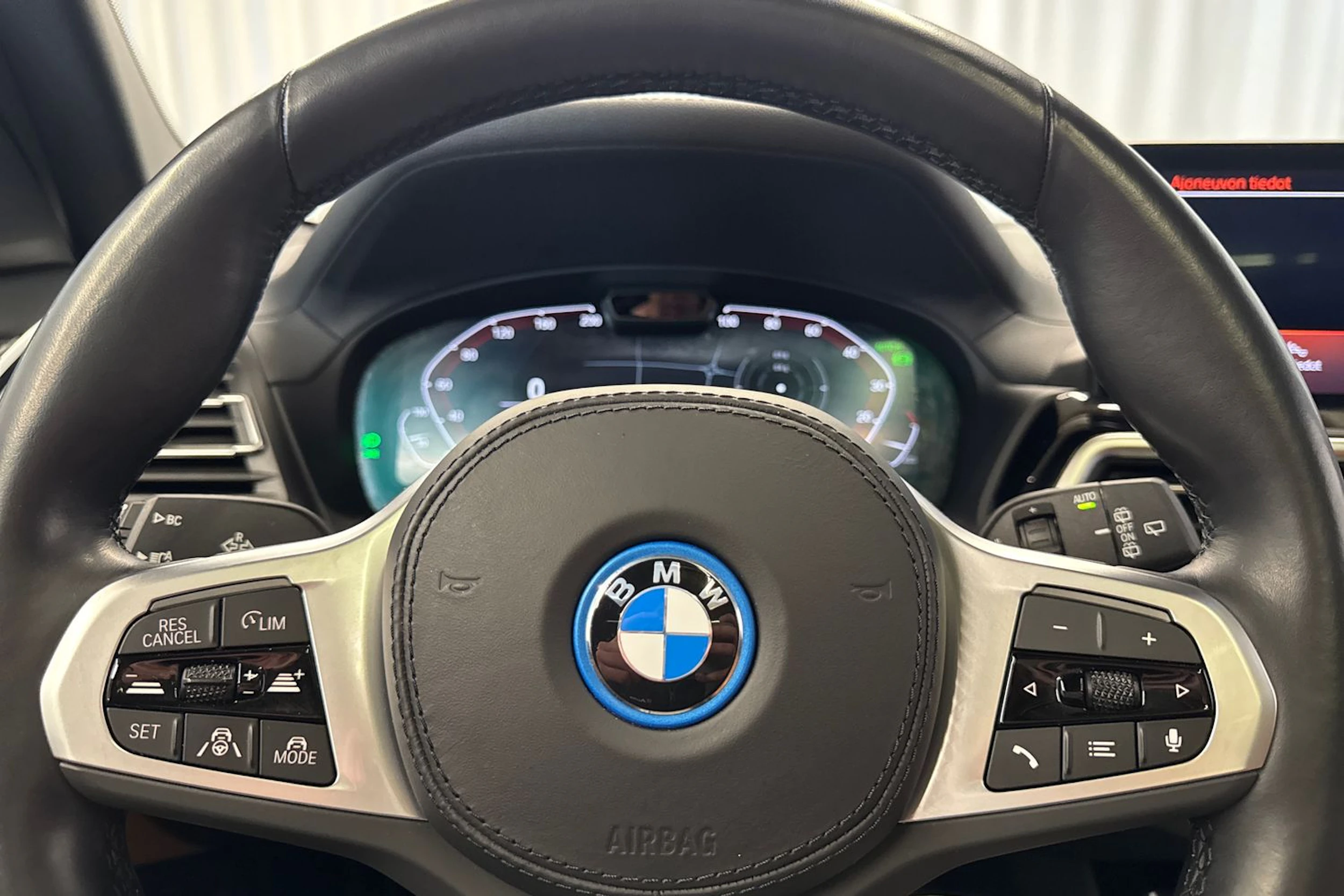 harmaa BMW iX3 2022 kuva 12.