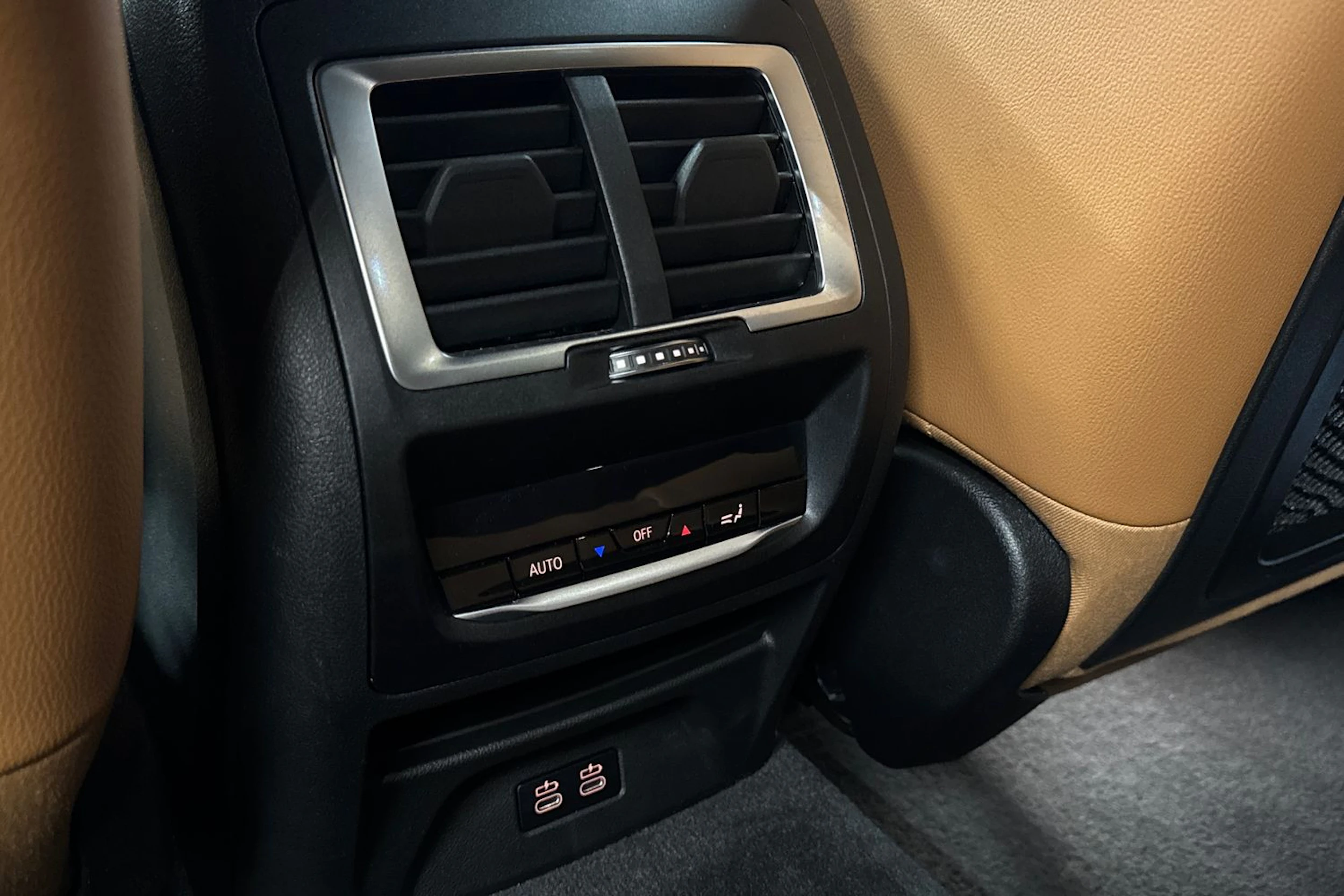 harmaa BMW iX3 2022 kuva 17.