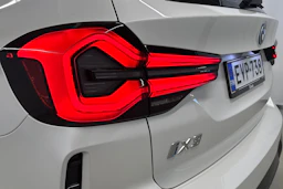 harmaa BMW iX3 2022 kuva 19.