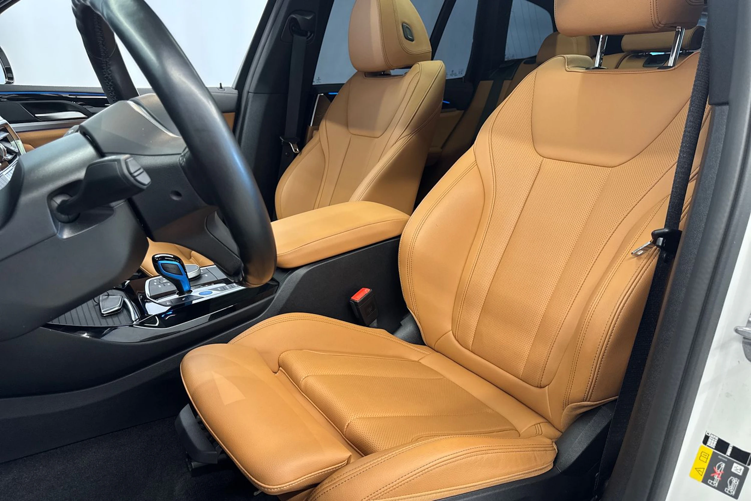 harmaa BMW iX3 2022 kuva 26.