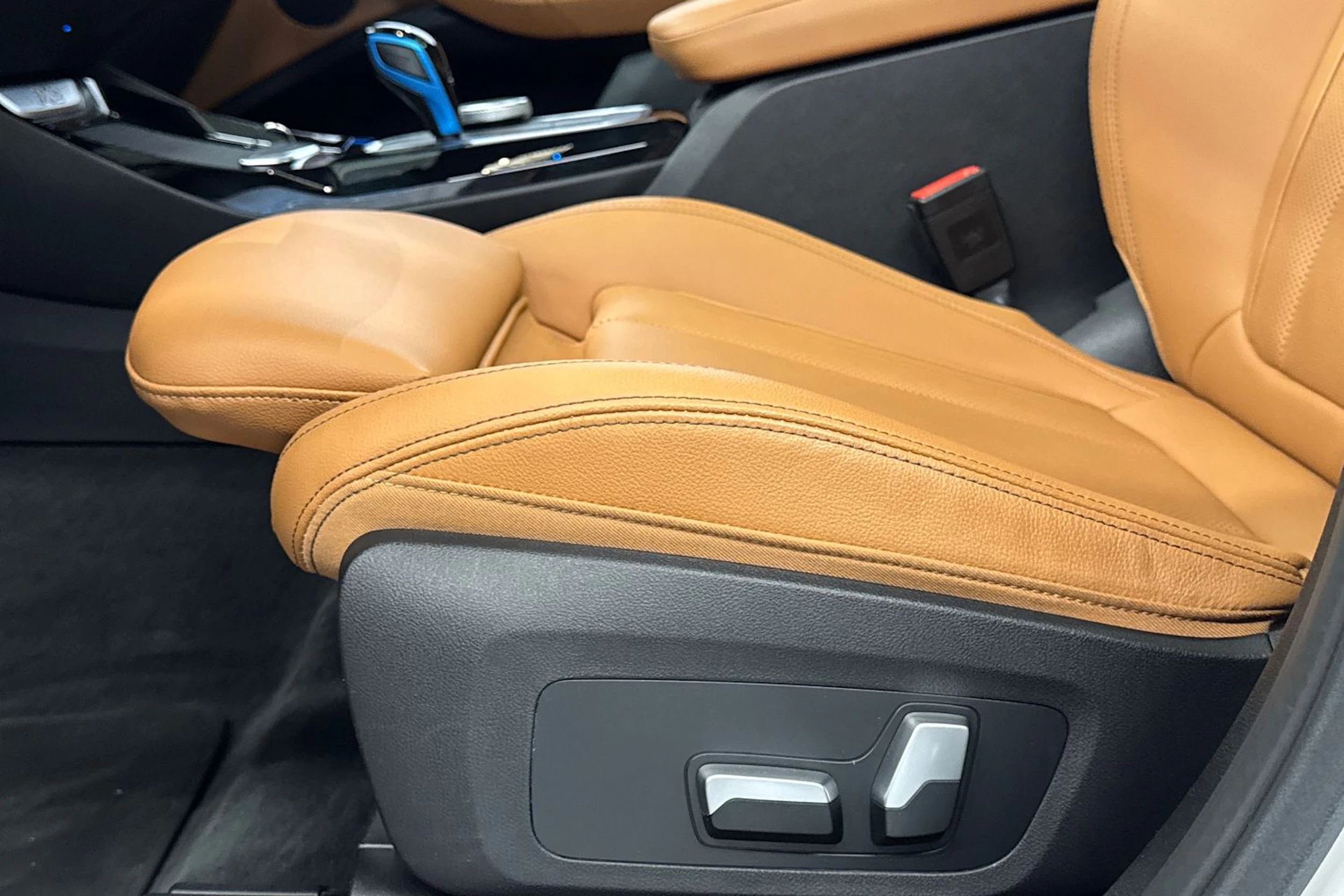 harmaa BMW iX3 2022 kuva 27.