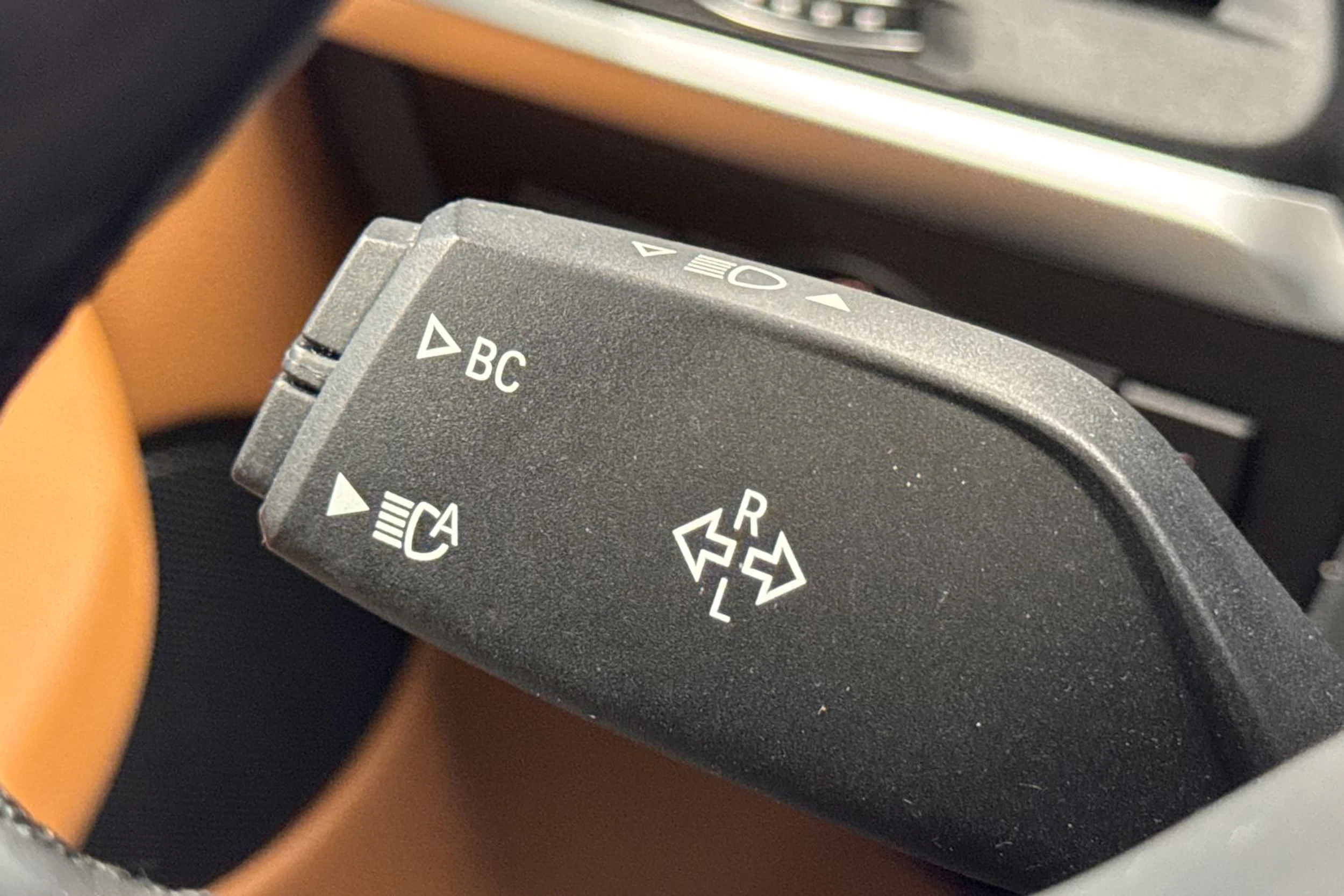 harmaa BMW iX3 2022 kuva 38.