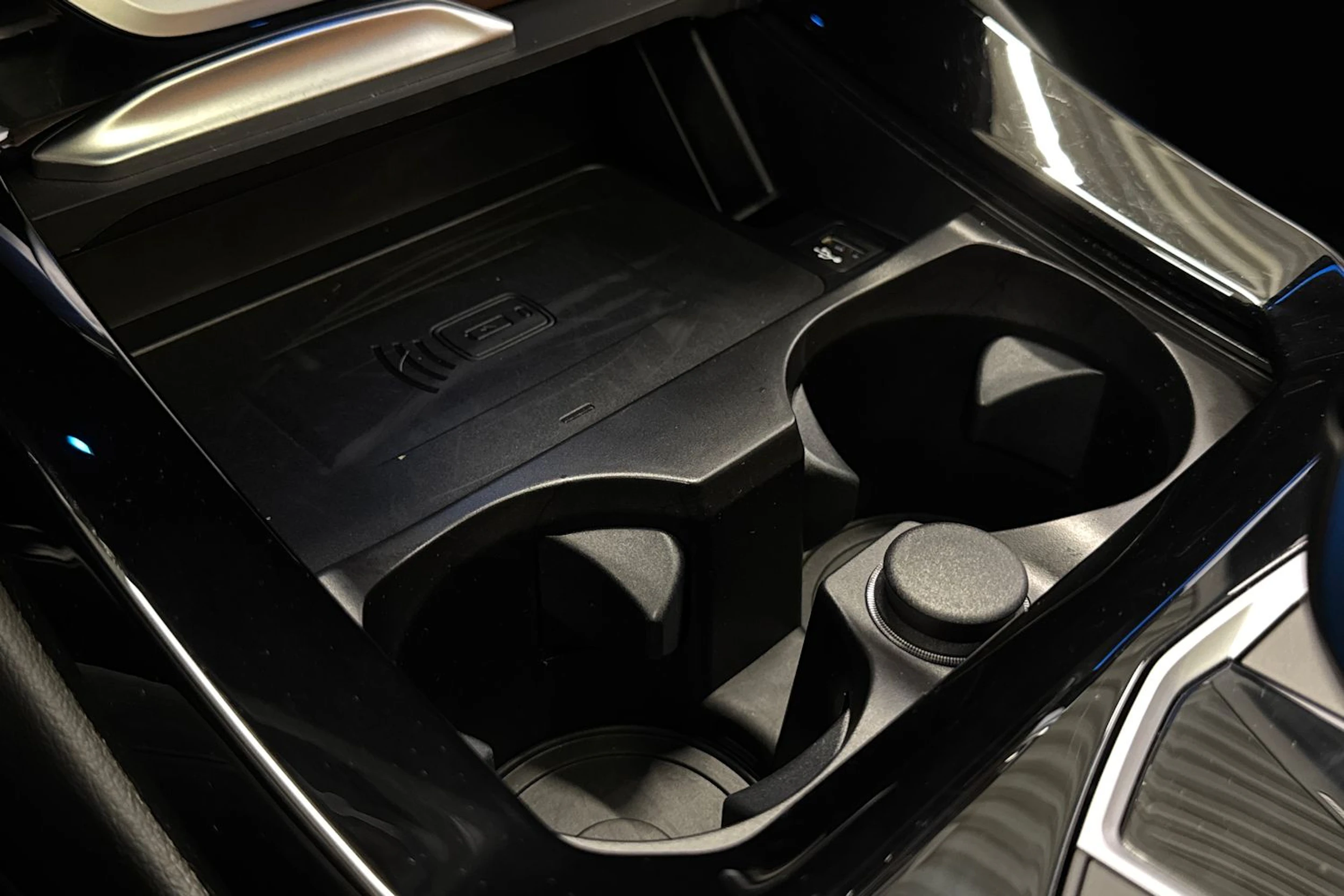 harmaa BMW iX3 2022 kuva 42.