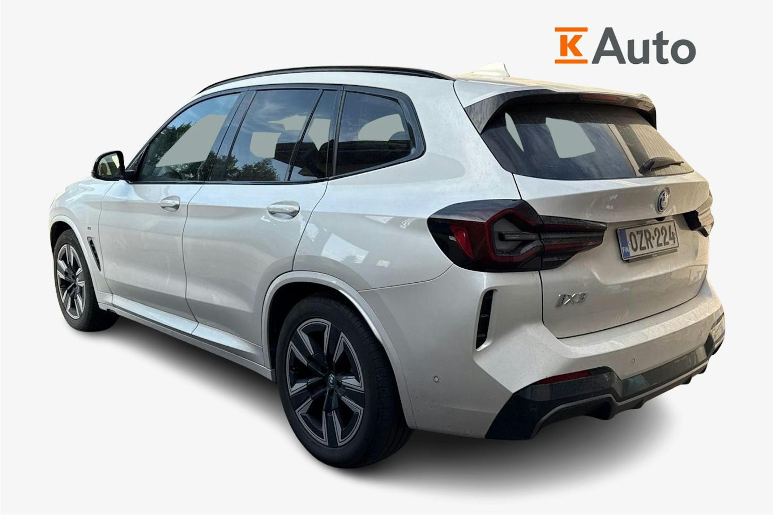 Valkoinen BMW iX3 2023 kuva 2.