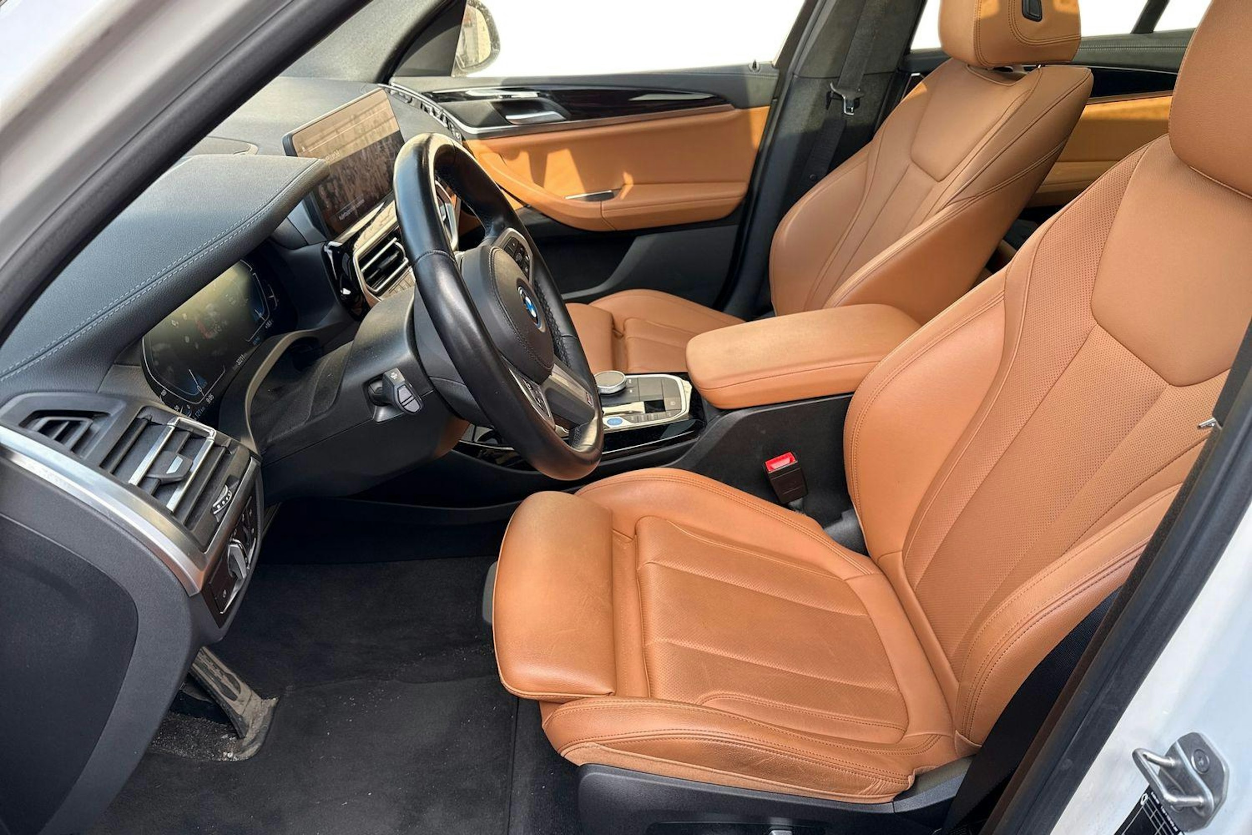 Valkoinen BMW iX3 2023 kuva 3.