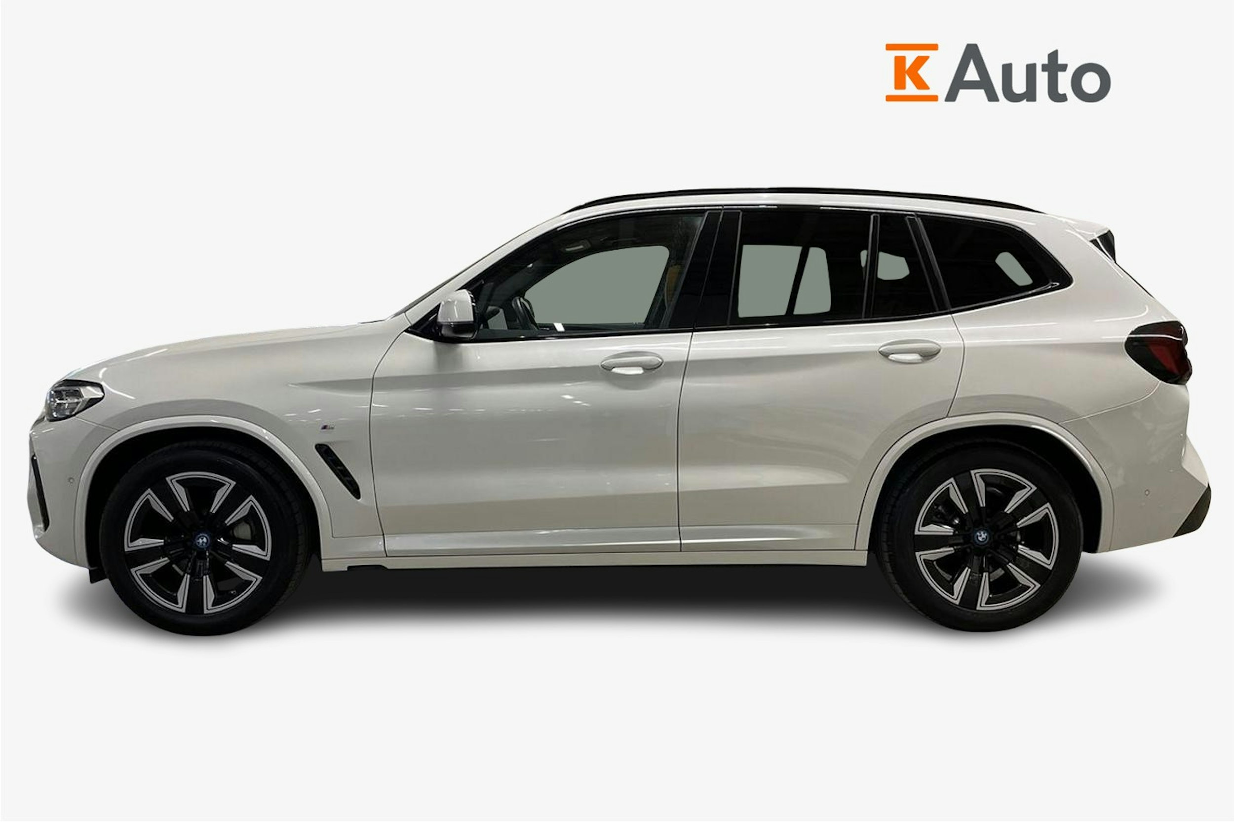 Valkoinen BMW iX3 2023 kuva 6.