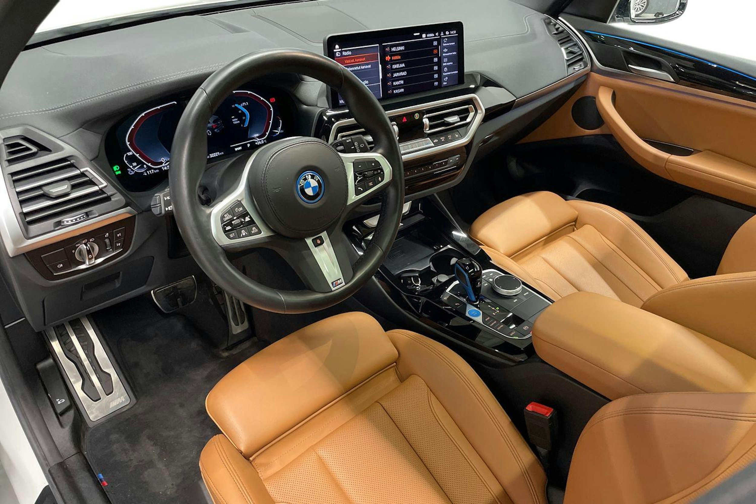 Valkoinen BMW iX3 2023 kuva 7.