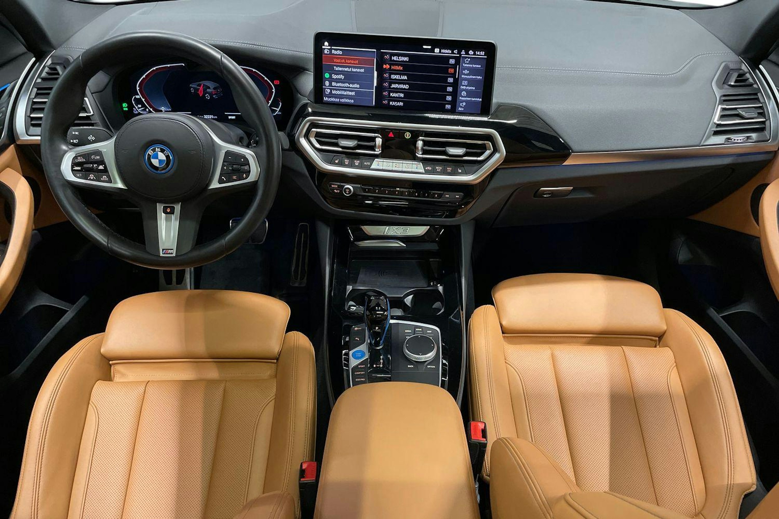Valkoinen BMW iX3 2023 kuva 9.
