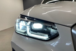 Valkoinen BMW iX3 2023 kuva 15.