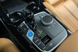 Valkoinen BMW iX3 2023 kuva 25.